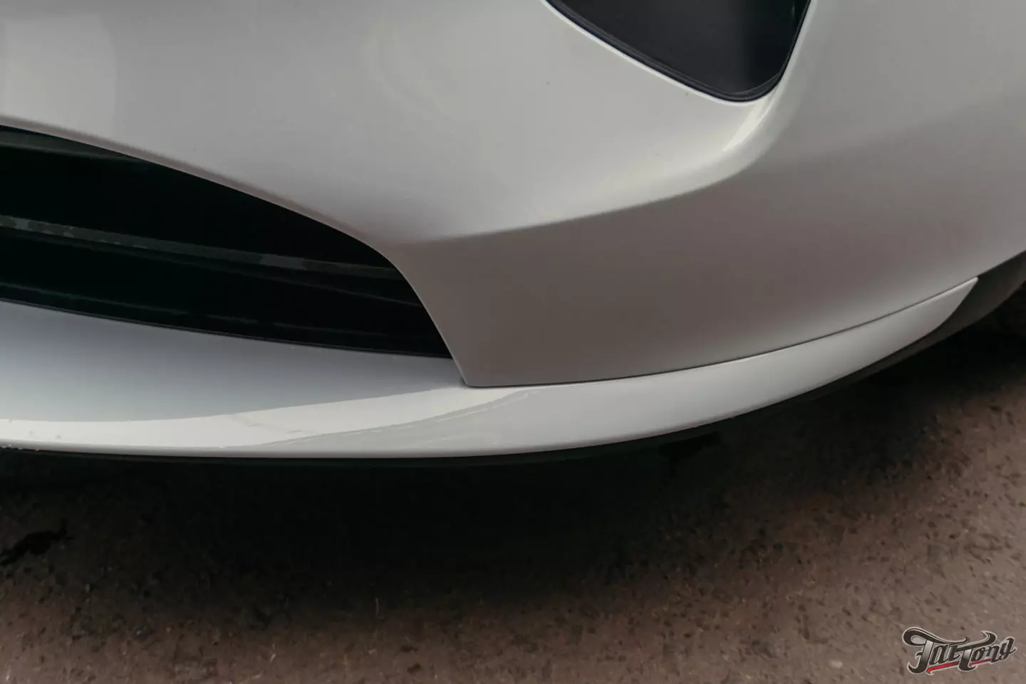 Цветные ремни и частичный окрас для Porsche Taycan